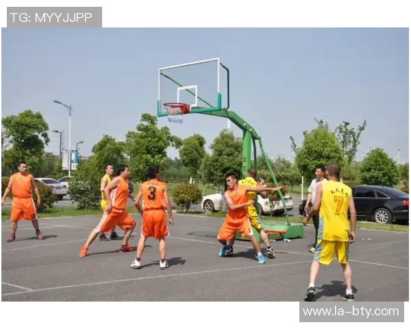 广场舞与篮球场的冲突引发的社区文化碰撞与和谐共处探讨 广场舞与篮球场的冲突引发的社区文化碰撞与和谐共处探讨